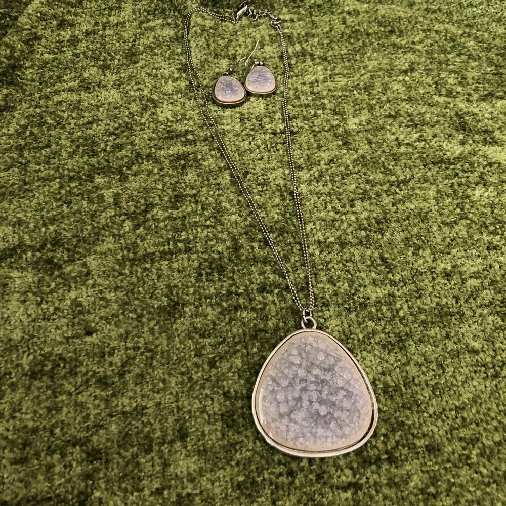 Necklace and earring set